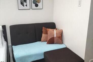 アパートホテル Cozy235 Studio At The Persimmon