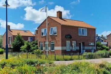 Bed And Breakfast Het Bureau Texel