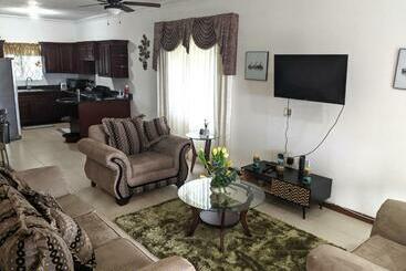 דירות לתיירים Royal View Manor