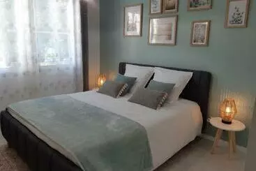 ベッドアンドブレックファースト Maison Du Val Du Loup