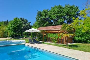 Apartamenty turystyczne Chalet De Provence