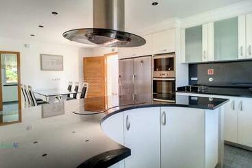 شقق خاصة سياحية Yohanna S Accommodation