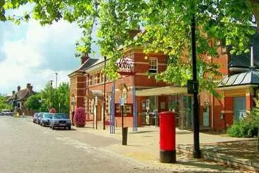 Turistihuoneistot Charming 2 Bed Apartment In Eastleigh