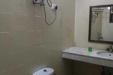 Hotel Oyo 91336 Sd Palace