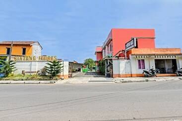 Spot On 91376 Hotel Bintang Flores