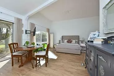 Majatalo Rose Cottage Studio With Private Spa