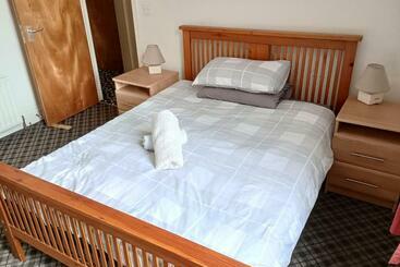 住宿加早餐  Eglantine Townhouse