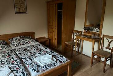 ペンション Kis Korona Vendégház