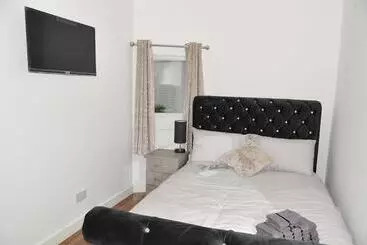پانسیون Virtue House