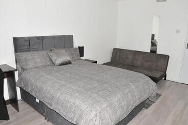 پانسیون Virtue House