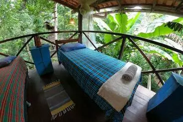 Vila Amz, Hostel Experiências