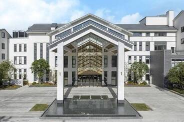 בית מלון כפרי Doubletree By Hilton Taizhou Shenxianju