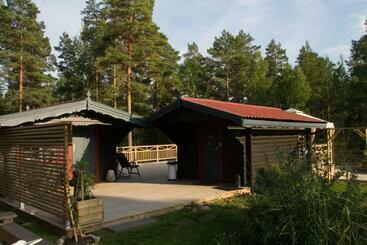פנסיון Timber Cottages With Jacuzzi And Sauna Near Lake Vänern