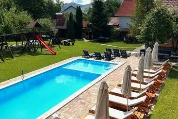 Aamiaismajoitus (B&B) Pensiunea Kelemen