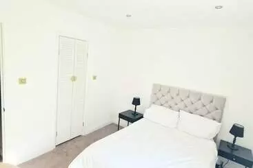 آپارتمان‌های توریست‌ها Charming 2 Bed House In London
