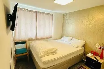 تختخواب و صبحانه Unique Privates