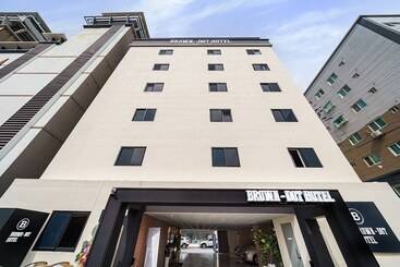 Motel Brown Dot Hotel Geomdan