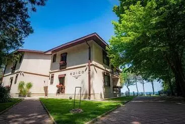 Pension Epico Seafront & Garden Apartments