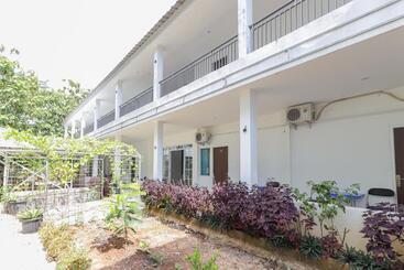 호텔 Reddoorz Near Rsud Banten Serang