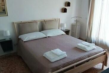 膳宿费 Apartments For You