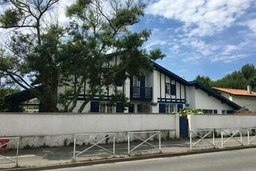 تختخواب و صبحانه Haritza