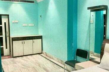 Hotel Pop Jashoda Bhawan Near Girish Mancha