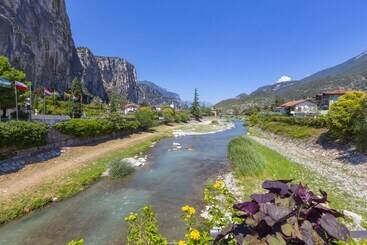 Apartamenty turystyczne Studiorum 400mt Dal Lago