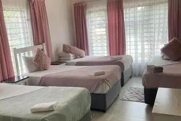 Bed & Breakfast Dwengu Guest House