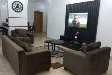 Appartements touristiques Flat B 3 Bedrooms Flat In A Quiet Estate