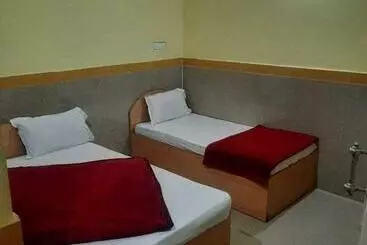 Hotel Spot On 93244 Y R Tourist Home