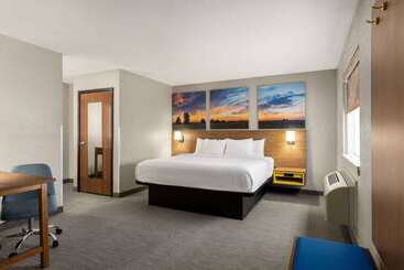 Отель Days Inn By Wyndham
