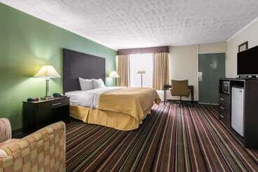 Отель Quality Inn & Suites