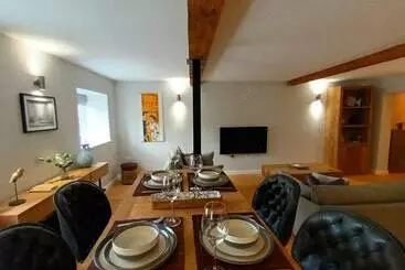 ツーリストアパートメント The Old Warehouse Ely Apartments