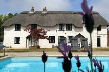 관광객 아파트 April Cottage, Luxurious Accommodation For Coast And Forest With Pool & Hot Tub