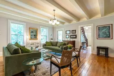 Turistihuoneistot The School House   Walk To All Shops And Restaurants   New Remodel