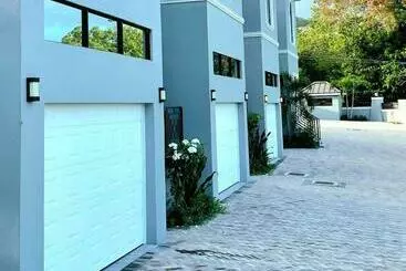 آپارتمان‌های توریست‌ها Stylish N  Modern Apt In Prime Resort Area Near Airport Beach & Pool Access