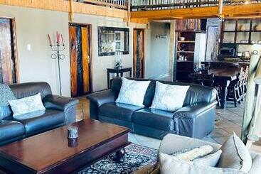 ツーリストアパートメント Vaalkrans Game Lodge