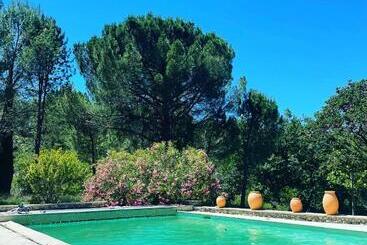 Aamiaismajoitus (B&B) Casa Ostara