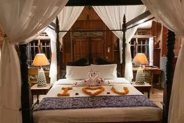 Majatalo Secret Moon Beach House