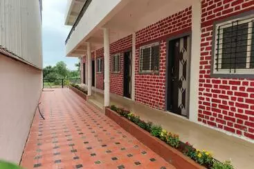 Fulgulab Lawns And Home Stay