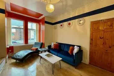 ツーリストアパートメント Kimberworth House, 4 Bedrooms, Wifi, Close To M1, Longer Stay, Free Parking