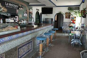 پانسیون Hostal Restaurante Bar Cafeteria La Melchora