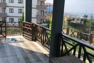 ツーリストアパートメント Elmas Villa