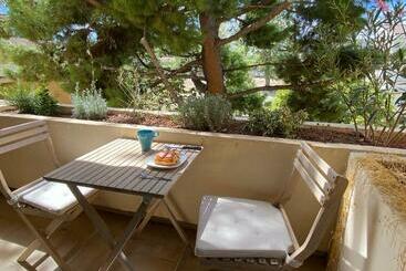 Turistihuoneistot Appart Cosy Au Calme   Parking Privé Balcon Clim