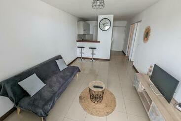 ツーリストアパートメント Entièrement équipé, Climatisé, Wifi, Au Dernier étage Sans Vis à Vis