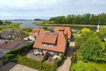 ツーリストアパートメント Fachwerkhäuser Seedorf   Haushälfte Lena Victoria Mit Kamin