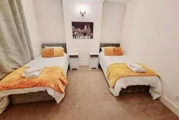 Turistihuoneistot Inviting 2 Bed Cottage In Windsor