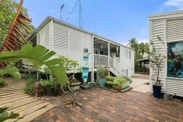 Tourist flats Landsborough Pde 122 Golden Beach