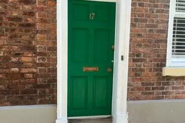 ツーリストアパートメント 18th Century Townhouse In Chester City Centre