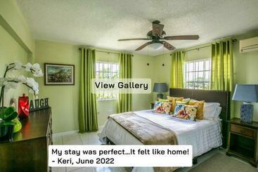 Pisos turísticos Book A Cozy Getaway: Near Bob Marley Museum